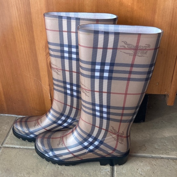 NIB Burberry Tan & Black Plaid Rain Boots - Picture 1 of 9